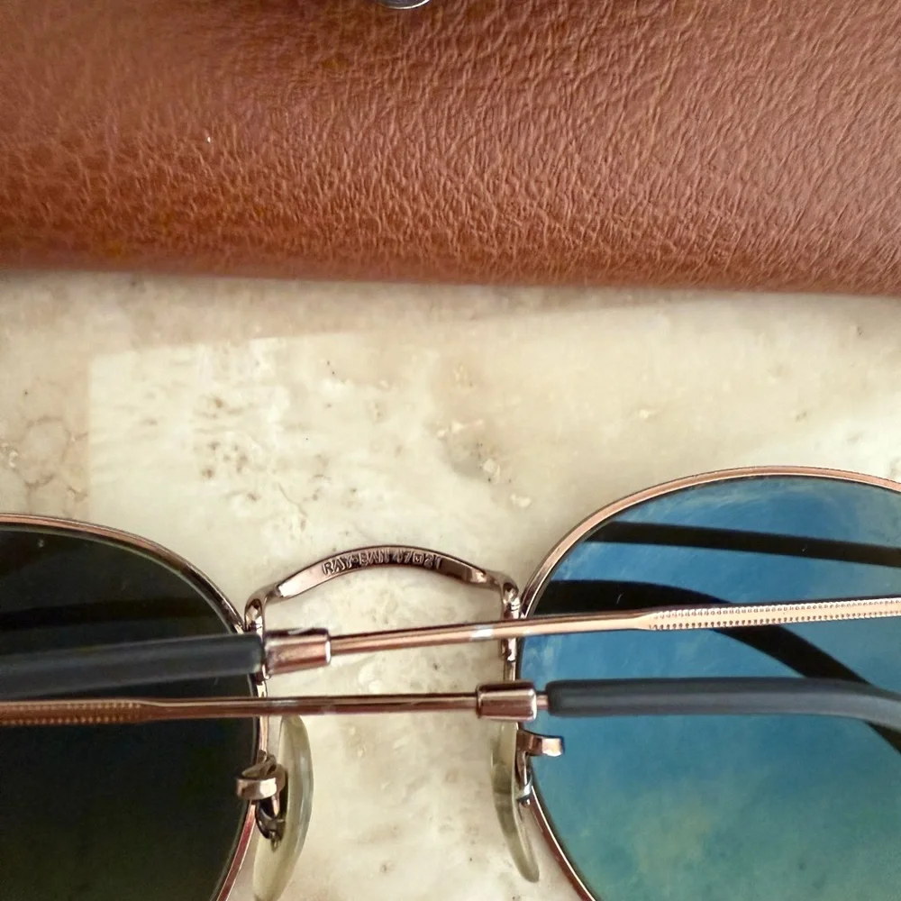 Small Ray-Ban Black and Brown Sunglasses - Picture 5 of 8